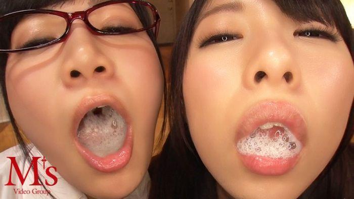 Maki Hoshikawa and friend show off her mouth filled with cum before swallowing